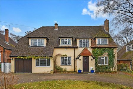 A detached family home situated in a sought after road in Northwood. Available beginning of November and offered unfurnished. - Photo 5