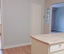 2 bedrooms plus den with 1 full bathroom - Photo 1