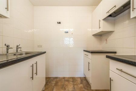 1 bedroom retirement property to rent - Photo 2