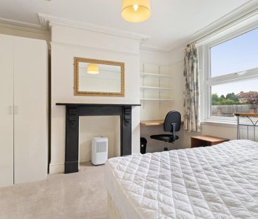 4 bedroom semi-detached house to rent - Photo 4