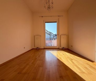 Urban wohnen mit Außenfläche – 2 Zimmer direkt am Hauptplatz - Photo 1