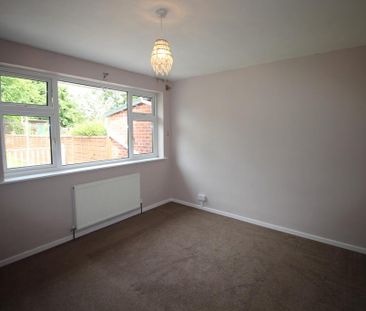 2 bedroom semi-detached bungalow to rent - Photo 4