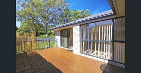 Huge family home - Perfect for dual living! - Photo 4