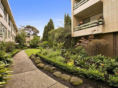 Elegant living in a sought after location - Photo 4