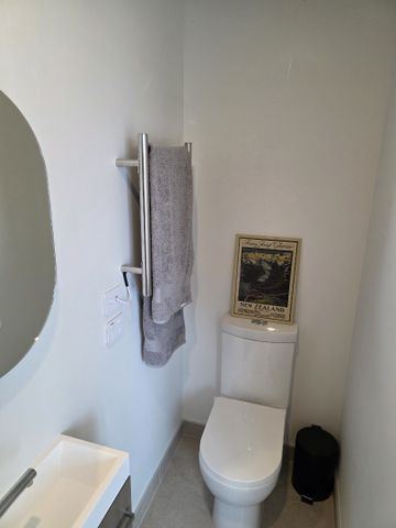 Sunny 2 Bedroom 2 Bathroom with one parking space near new family home - Photo 3