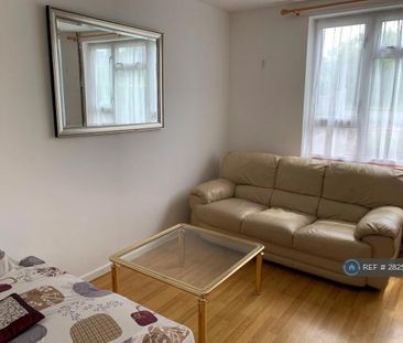 4 bedroom semi-detached house to rent - Photo 4
