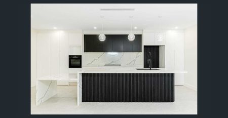 Luxury & Space in Prime Baulkham Hills! - Photo 3