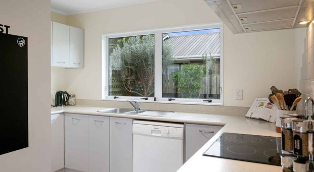 Family Home in Hilliard Place - Photo 1