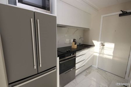 Great Location & Near New Apartment - Photo 3