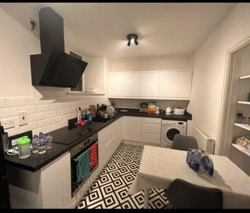 4 bedroom terraced house to rent - Photo 5