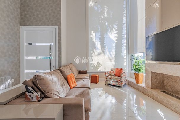 Casa em Condomínio com 4 quartos e 305m² para alugar em Central Parque, Cachoeirinha. - Photo 1