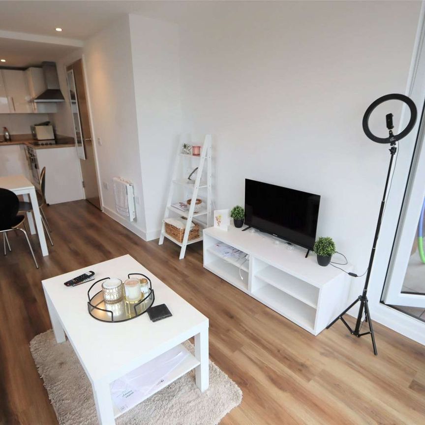 Fully Furnished Two Double Bedroom, Two Bathroom Apartment in the Gateway Development. This apartment comes complete with a balcony. - Photo 1