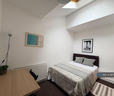 1 bedroom in a house share to rent - Photo 2