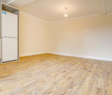 Studio to rent - Photo 6