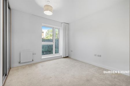 Newmans Lane, Loughton - Photo 3