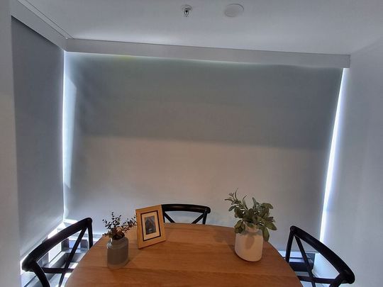 Renovated, sunny 2 bedroom apartment - Photo 1