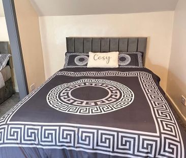 3 bedroom flat to rent - Photo 6