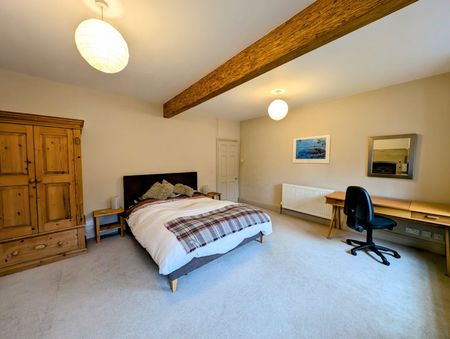 5 bedroom semi-detached house to rent - Photo 2