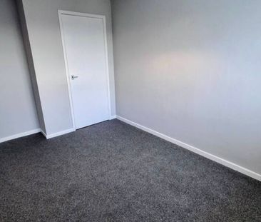 Partly Furnished 3 Bedroom Terrace - Photo 4