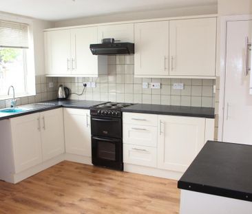 2 bedroom terraced house to rent - Photo 1