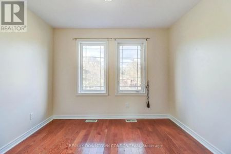 4271A LAWRENCE AVENUE E - Photo 4