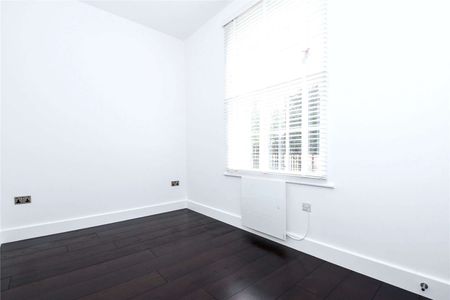 An individual two bedroom apartment to rent in this 'Georgian' building in the centre of Reading with secure parking. - Photo 4