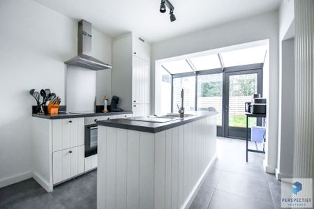 Mooi afgewerkte woning met 3 SLPKS, oprit en garage vlakbij het centrum - Foto 2