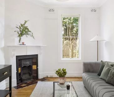 Two-bedroom semi in prime village location - Photo 2