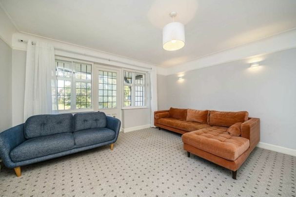 Queens Drive, Acton, W3 - Photo 1