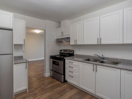 Claire Oak Apartments - Photo 2