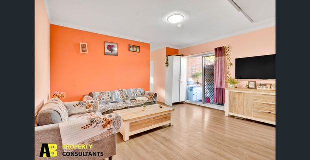 Spacious 2 bedroom unit on Wigram st - Photo 1