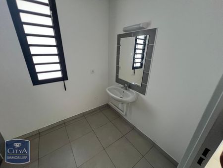Location Appartement 3 pièces 65m² LE TAMPON 97430 - Photo 3