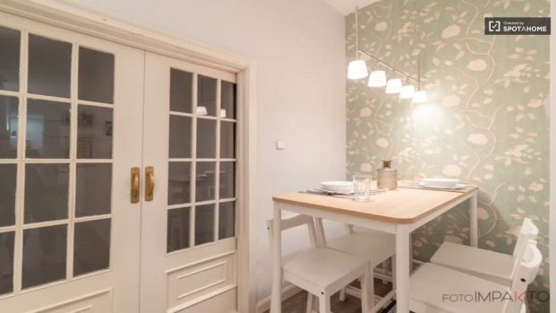 Rooms for women for rent in 5-bedroom apartment in Goya - Photo 1