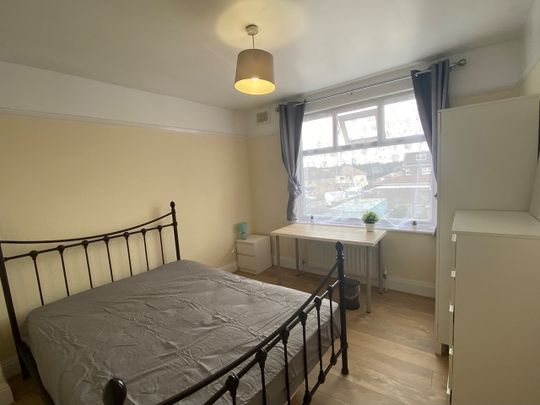 Room in a Shared House, Filton Avenue, BS34 - Photo 1