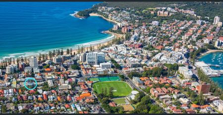 Contemporary sun filled apartment, two blocks from the beach - Photo 2