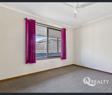 🏡3-Bedroom Home with Solar Panels in Quite Community – Available Now! - Photo 2