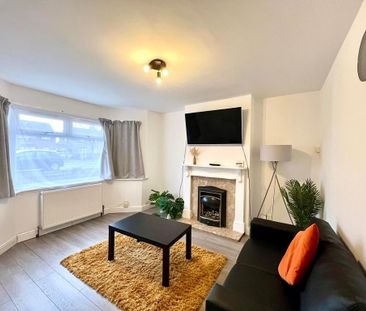 3 bedroom end of terrace house to rent - Photo 2