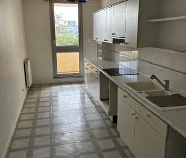 F3 de 88 m² CAEN - CLOS HERBERT - Photo 3