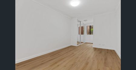 Private And Renovated Ground Floor Apartment - Photo 3