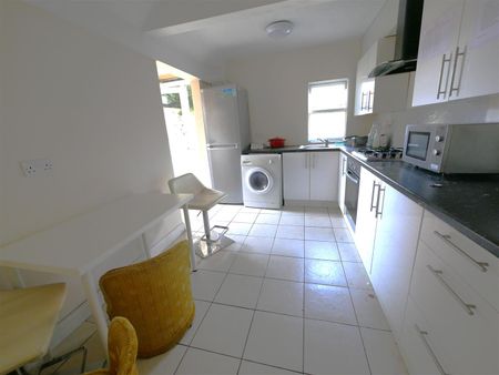 Wayside, Bournemouth, BH1 - Photo 2