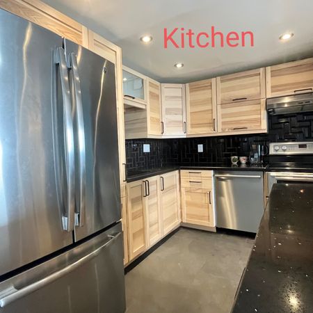 Two rooms in **Newly-renovated** apartment on high floor in - Photo 3