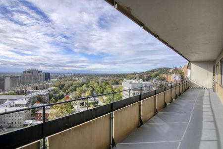 3555 Cote-des-Neiges Road - Photo 2