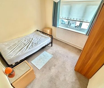 Sherwood Drive, Brierley Hill DY5 1UW - Photo 5