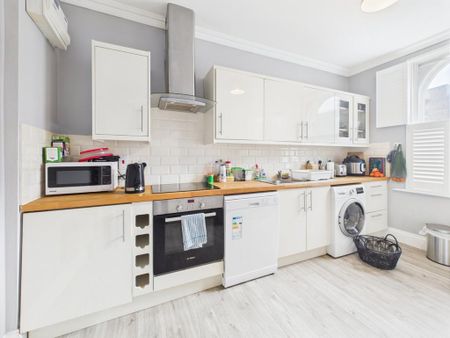 2 bedroom apartment to rent - Photo 4