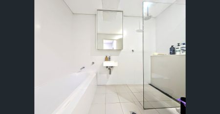 Magnificent FULLY FURNISHED two bedroom apartment with stunning harbour view(Flexible lease term from 6 month) - Photo 2