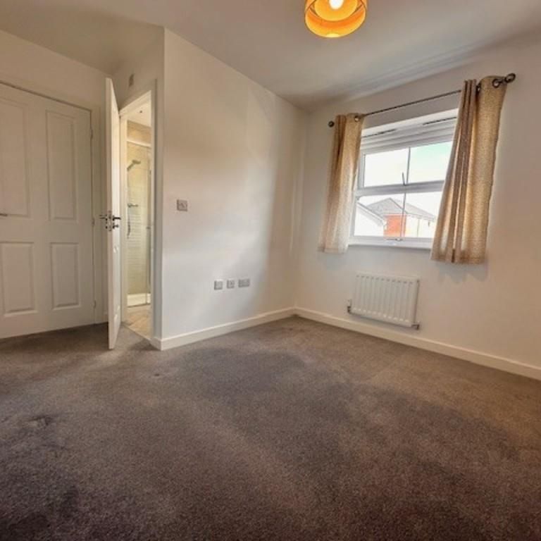 3 bedroom semi-detached house to rent - Photo 1