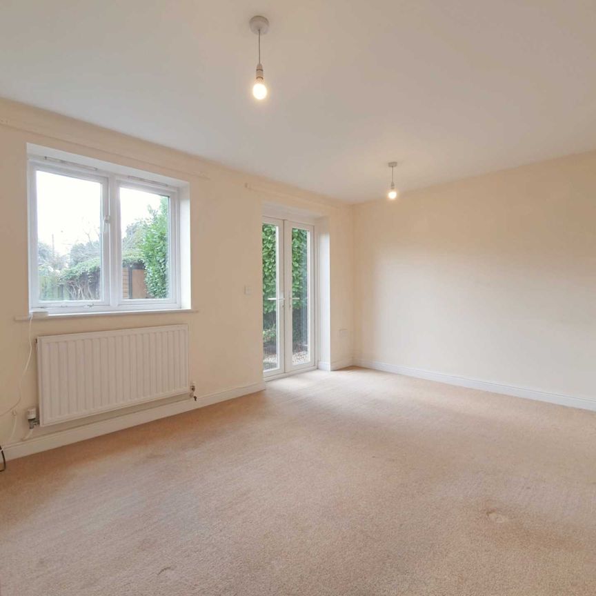 Fairfield Hill, Stowmarket - Photo 1