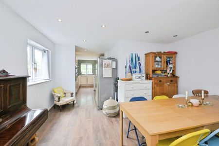 Park View, HODDESDON - Photo 2