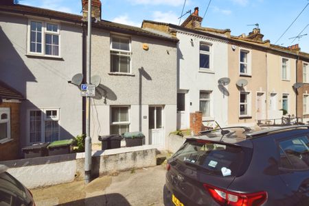 2 bedroom terraced house to rent - Photo 2