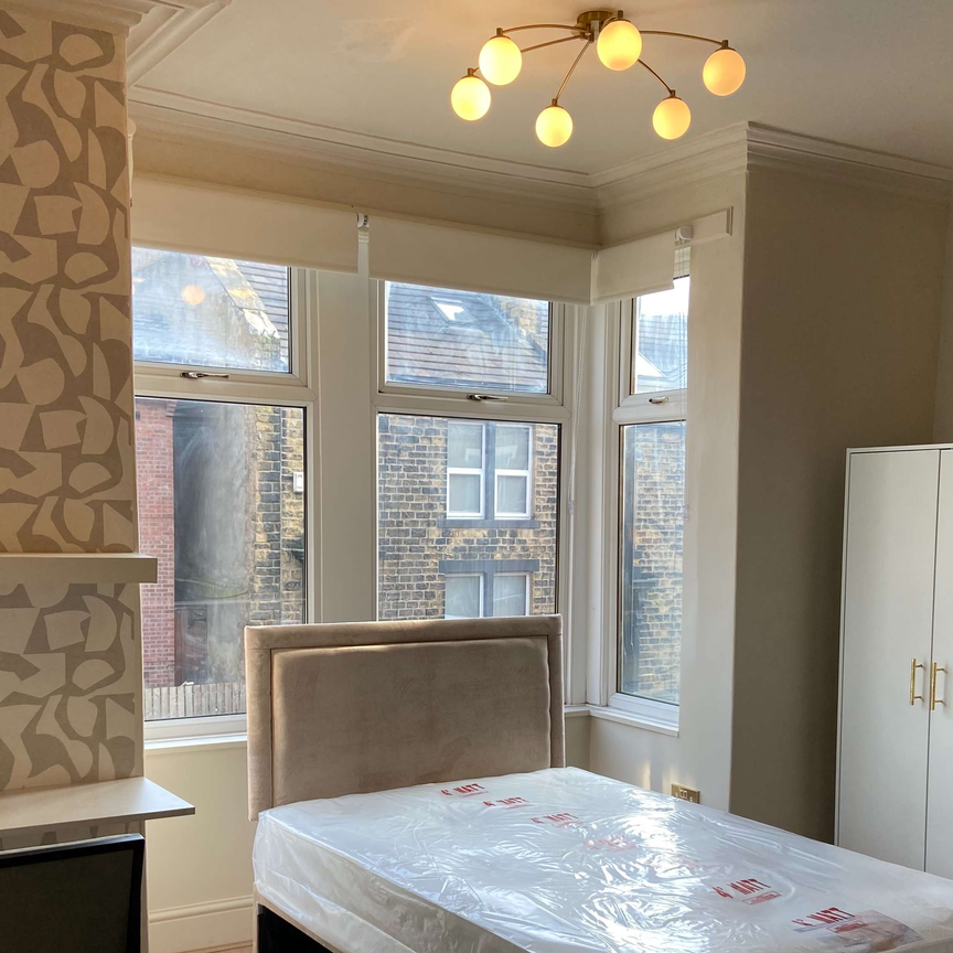 🏡 New! Leeds House Share ✨ Be First To Move In! - Photo 2